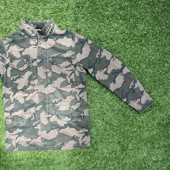 Levi’s Camo Jacket with hoodie - Picture 3 of 12